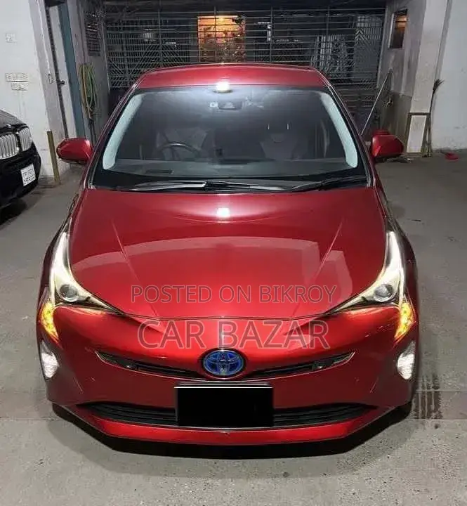টয়োটা প্রিয়াস ২০১৭ লাল