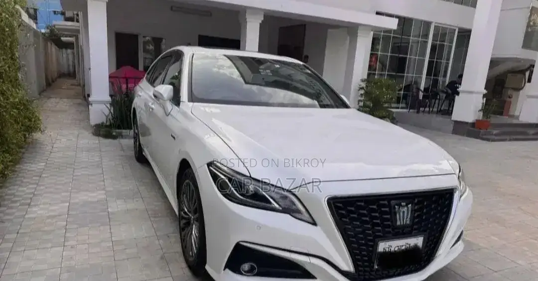 Toyota Crown 2019 White