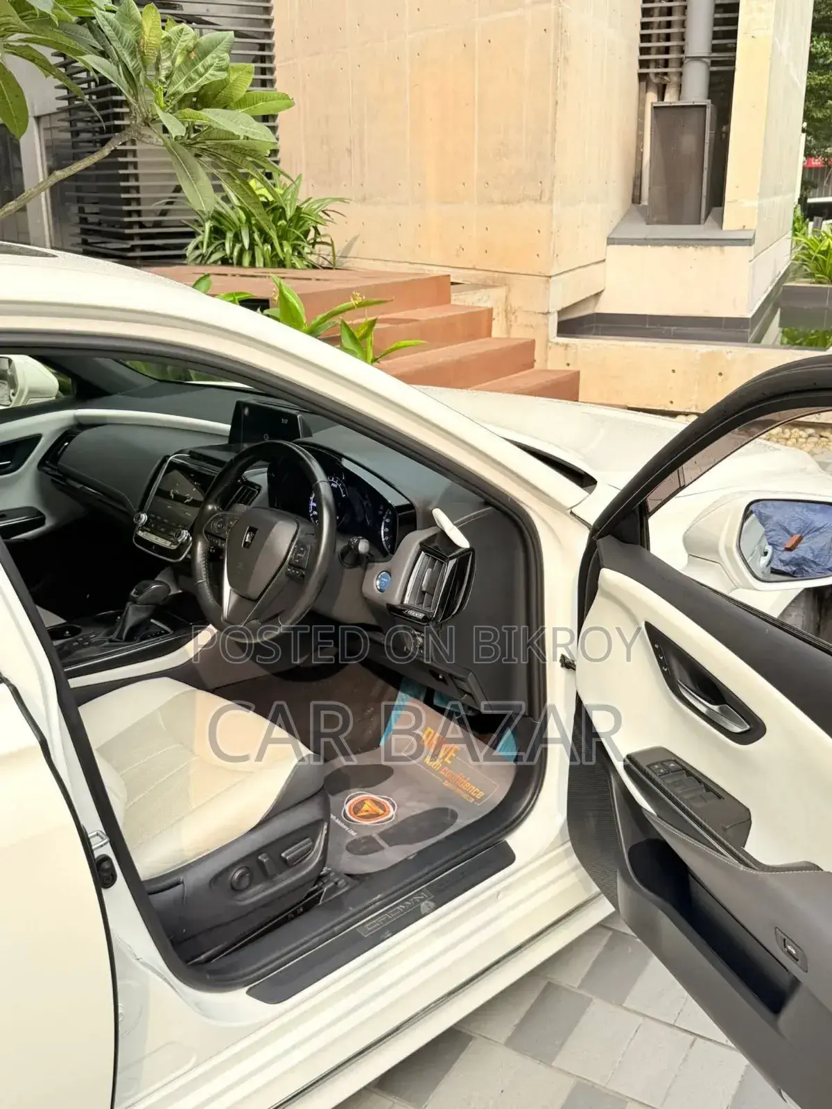 Toyota Crown 2019 White