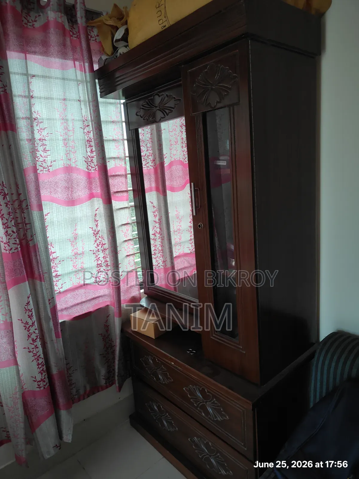 Dressing Almirah