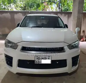 Mitsubishi Outlander 2011 White