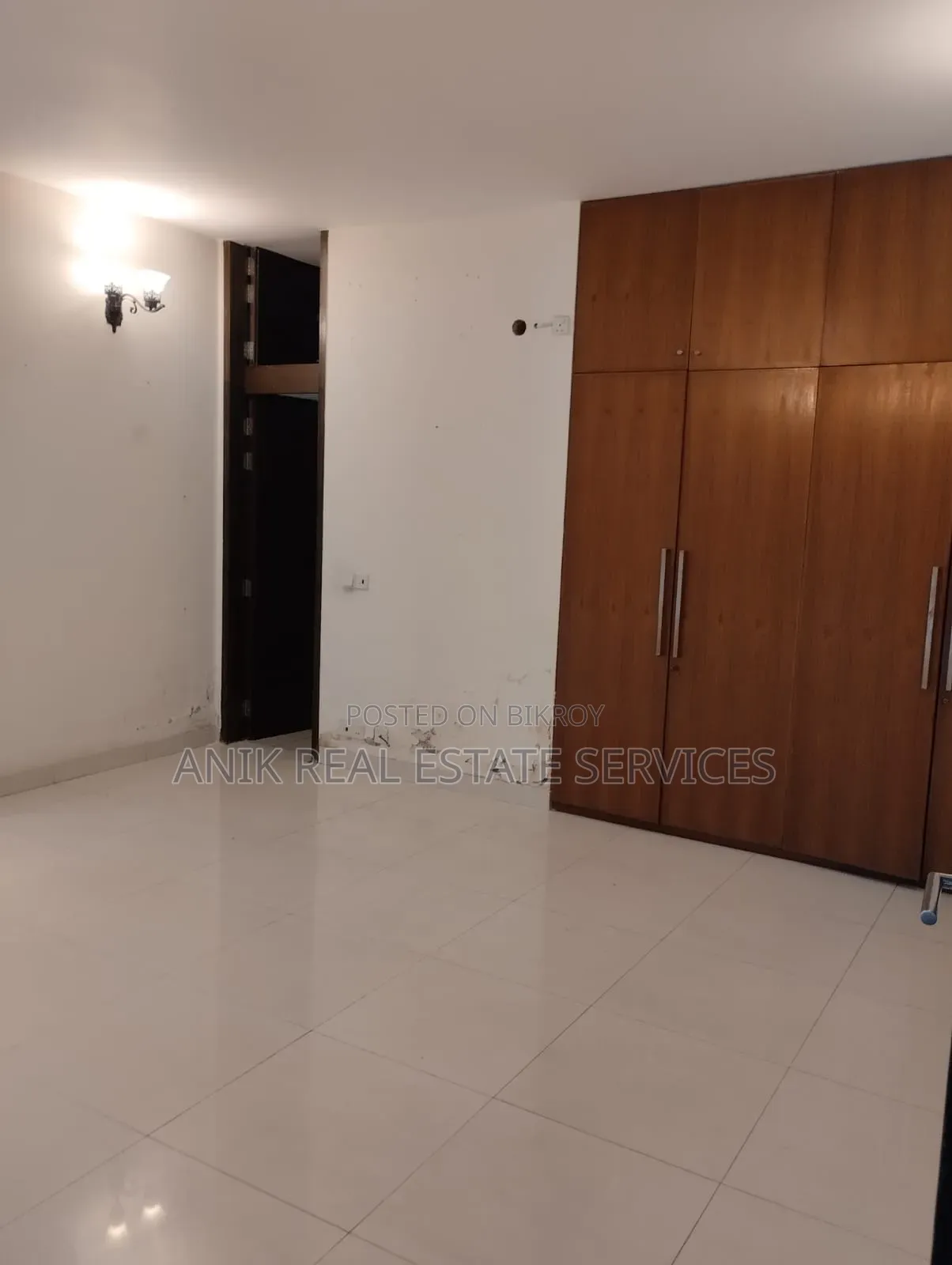 বনানীর অনিক রিয়েল এস্টেটে ৩ বেডরুমের অ্যাপার্টমেন্ট বিক্রির জন্য