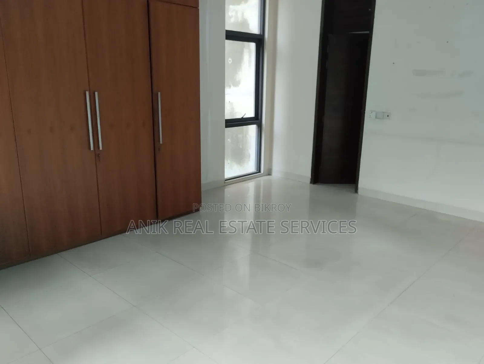 বনানীর অনিক রিয়েল এস্টেটে ৩ বেডরুমের অ্যাপার্টমেন্ট বিক্রির জন্য