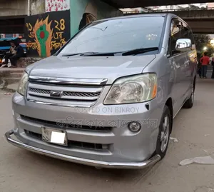 Toyota Noah 2003 Silver
