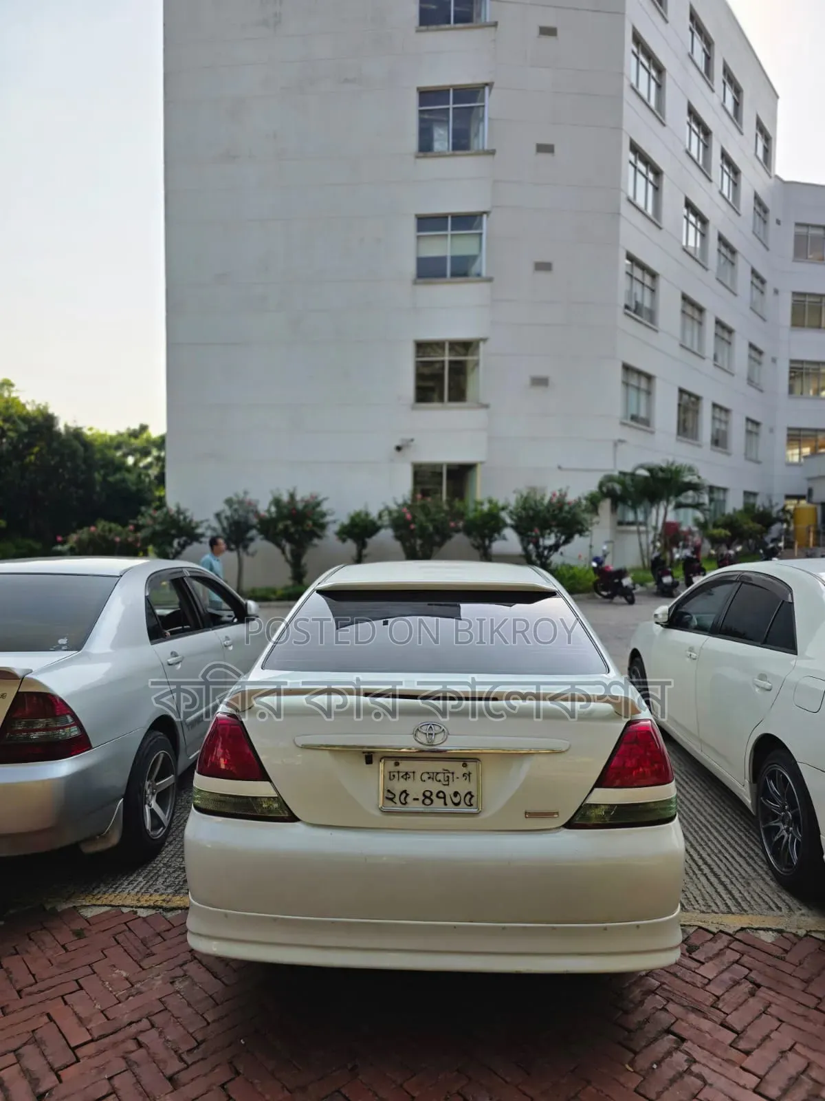 টয়োটা মার্ক ২ ২০০৪ সাদা