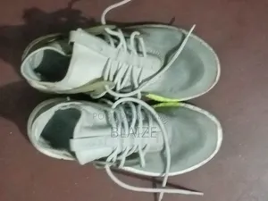 বাস্কেটবল জুতা (দুর্দান্ত গ্রিপ)