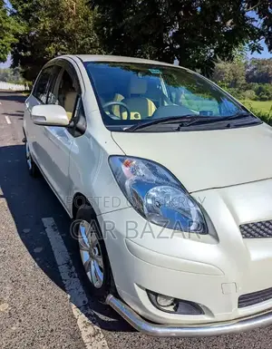 Toyota Vitz 2009 Pearl