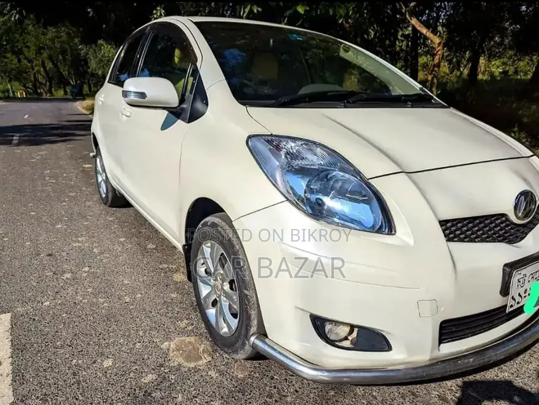 Toyota Vitz 2009 Pearl