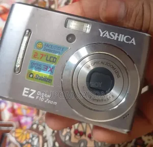 Yashica Ez Digital F10 Zoom – Vintage Digital Camera