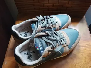 A pair of Loto shoes in completely fresh condition will be sold