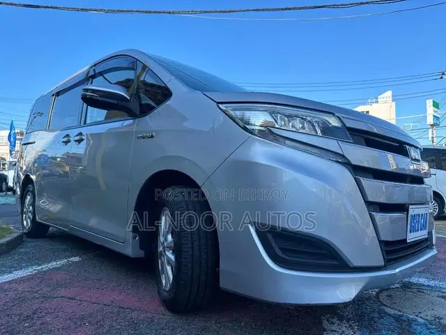 Toyota Noah 2021 Silver