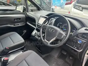 Toyota Noah 2021 Silver