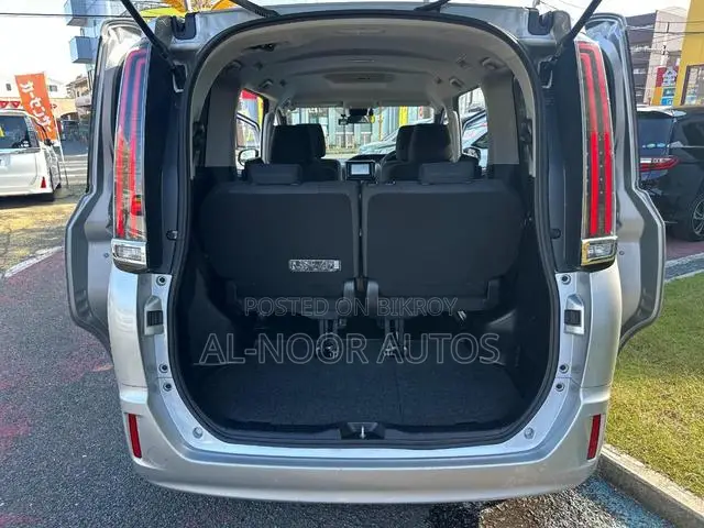 Toyota Noah 2021 Silver