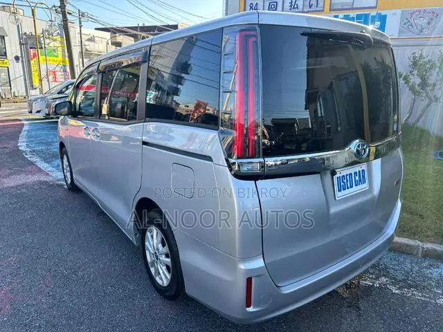 Toyota Noah 2021 Silver
