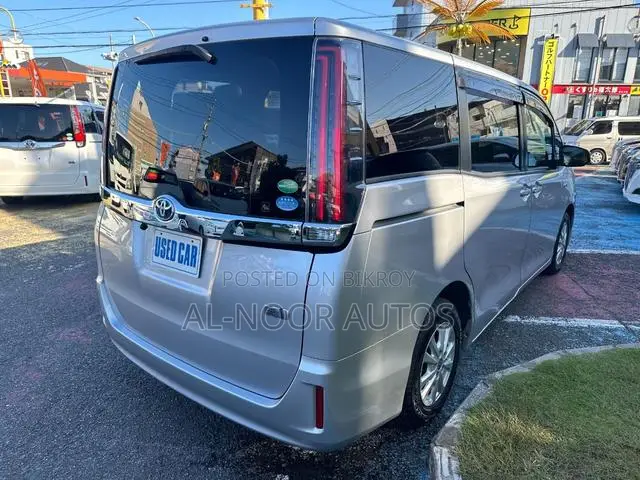 Toyota Noah 2021 Silver