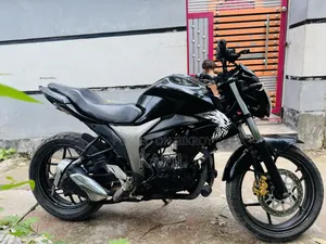 সুজুকি জিক্সার মনোটোন ২০২২ ব্ল্যাক