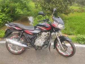 বাজাজ ডিসকভার ১২৫ ২০১৮ ব্ল্যাক