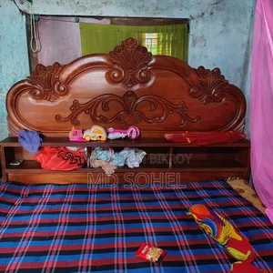 কাঠের খাটটি বিক্রয় হবে