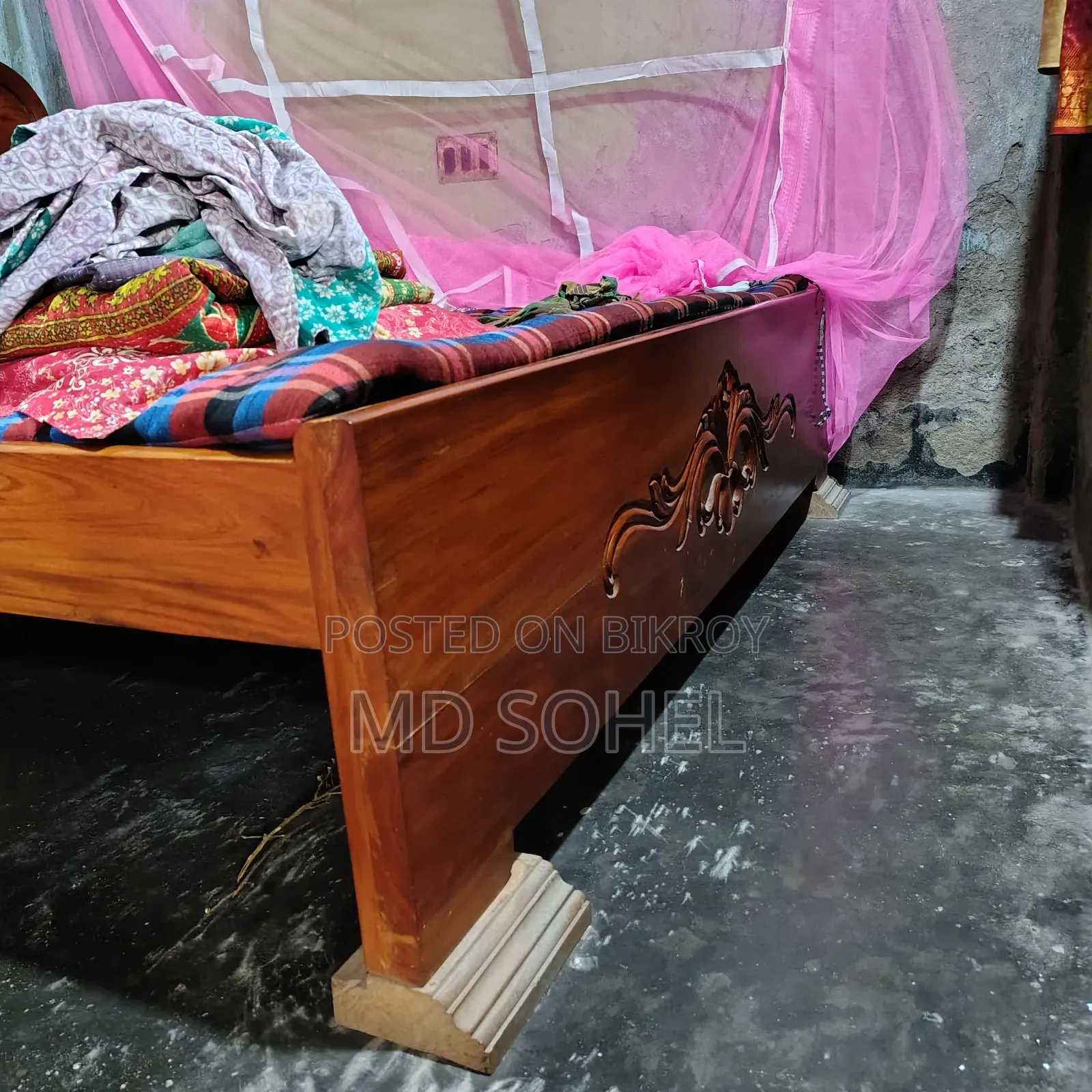 কাঠের খাটটি বিক্রয় হবে