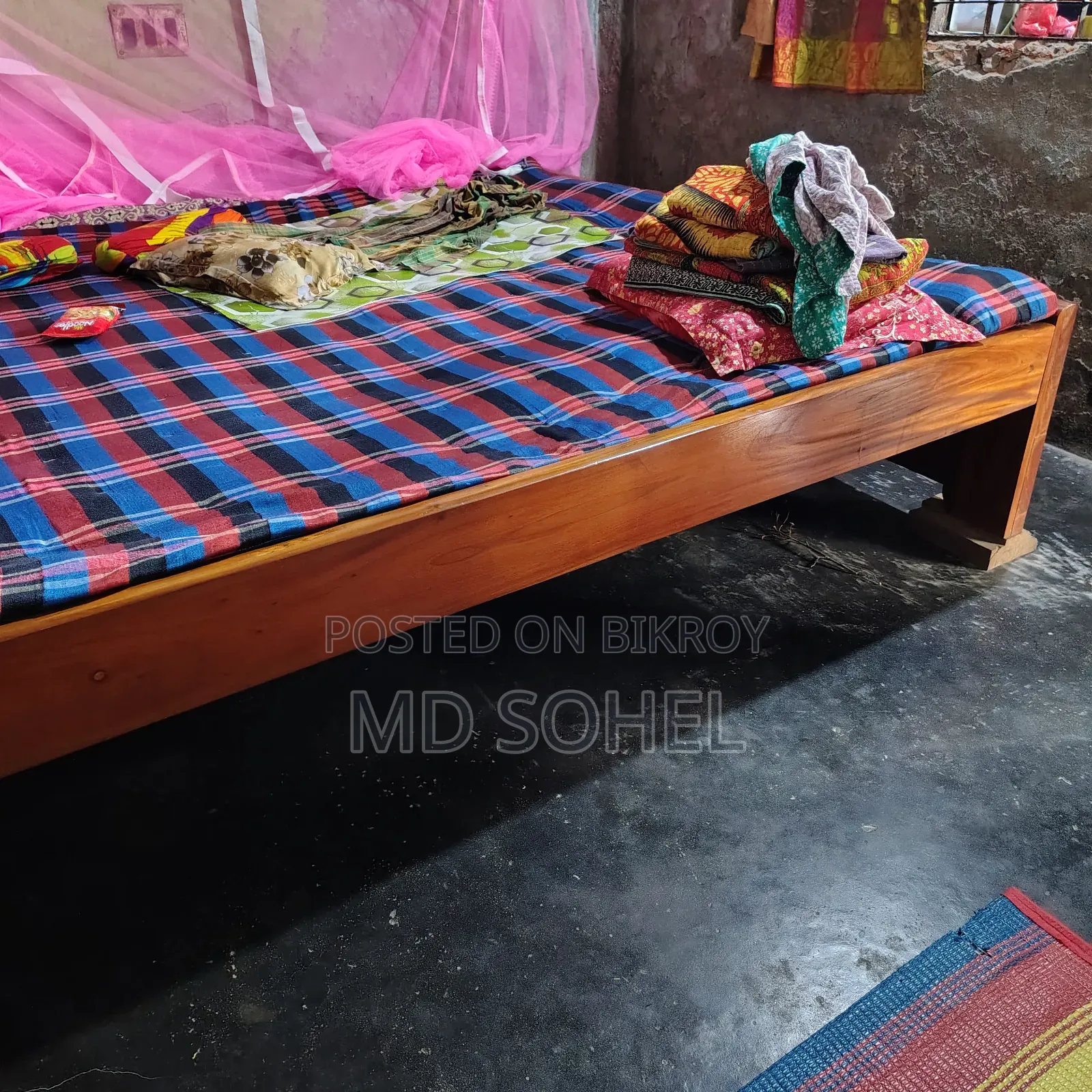 কাঠের খাটটি বিক্রয় হবে