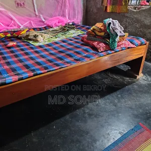 কাঠের খাটটি বিক্রয় হবে