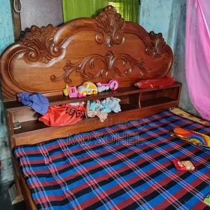 কাঠের খাটটি বিক্রয় হবে