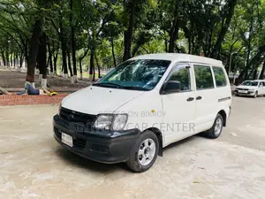 Toyota Noah 2.0 All Wheel Drive (8 Seater) 2005 White