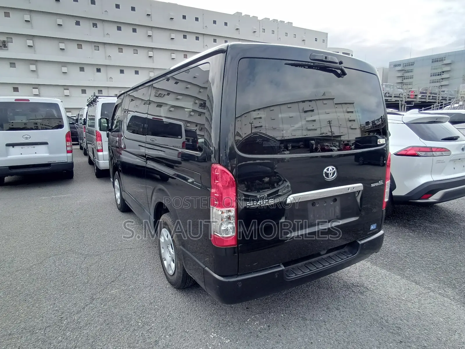 Toyota HiAce 2022 Black