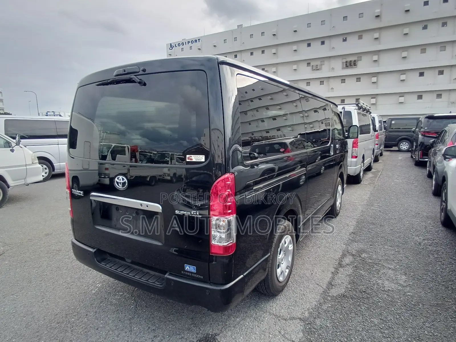 Toyota HiAce 2022 Black