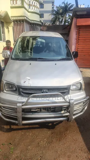 Toyota Noah 2.0 AWD (8 Seater) 2003 Silver