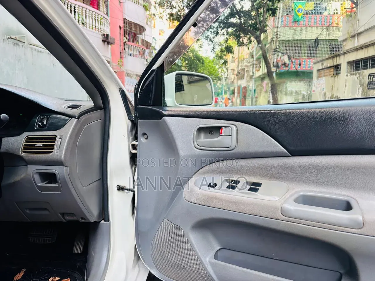 Mitsubishi Lancer 2005 White