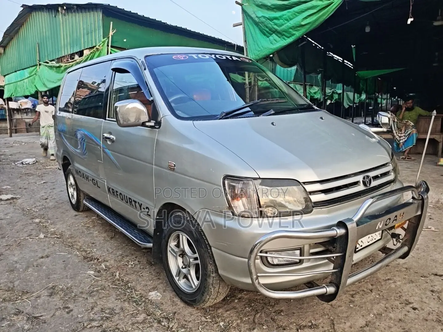 Toyota Noah 2.0 All-Wheel Drive (8 Seater) 2001 Silver