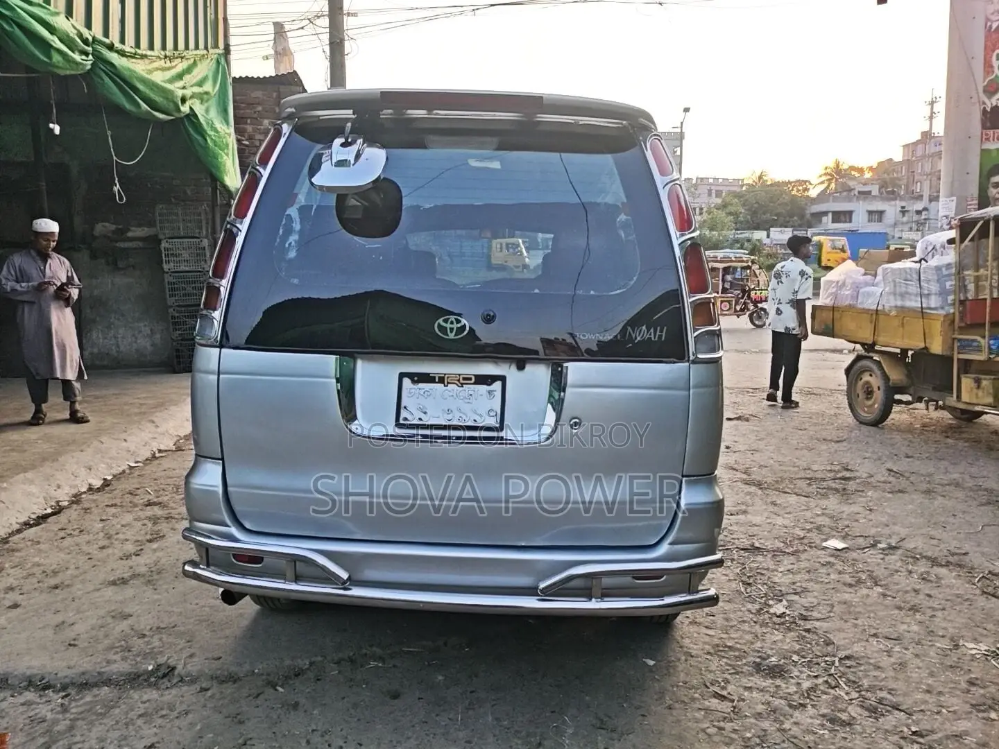 Toyota Noah 2.0 All-Wheel Drive (8 Seater) 2001 Silver