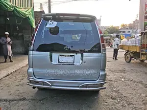 Toyota Noah 2.0 All-Wheel Drive (8 Seater) 2001 Silver