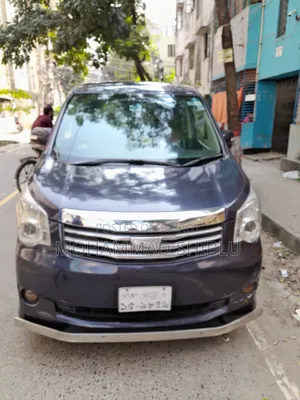 Toyota Noah 2011 Blue