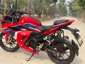 হোন্ডা সিবিআর ২০২১ রেড