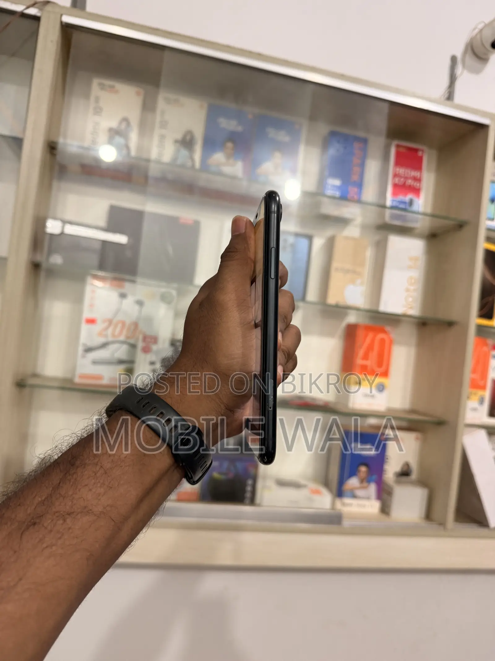 নতুন অ্যাপল আইফোন এক্সআর ৬৪ জিবি কালো