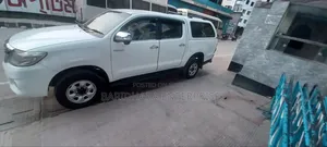 নতুন টয়োটা হিলাক্স ৩.০ ডি-৪ডি ৪x৪ ২০১২ সাদা
