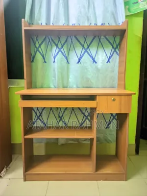 কম্পিউটার/ অফিস টেবিল