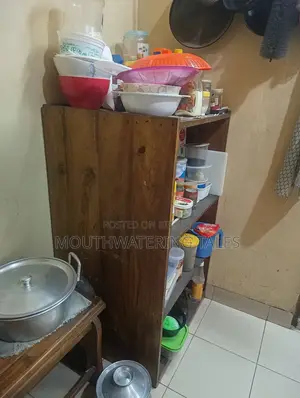 কাঠের আসবাবপত্র
