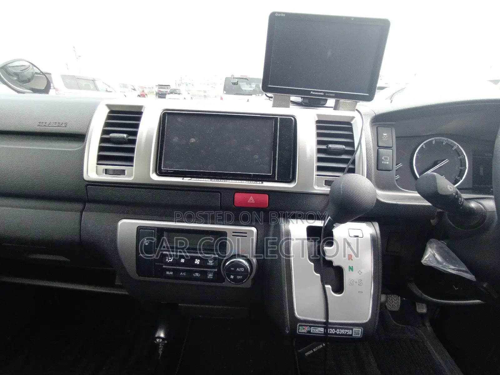 Toyota HiAce 2021 Black