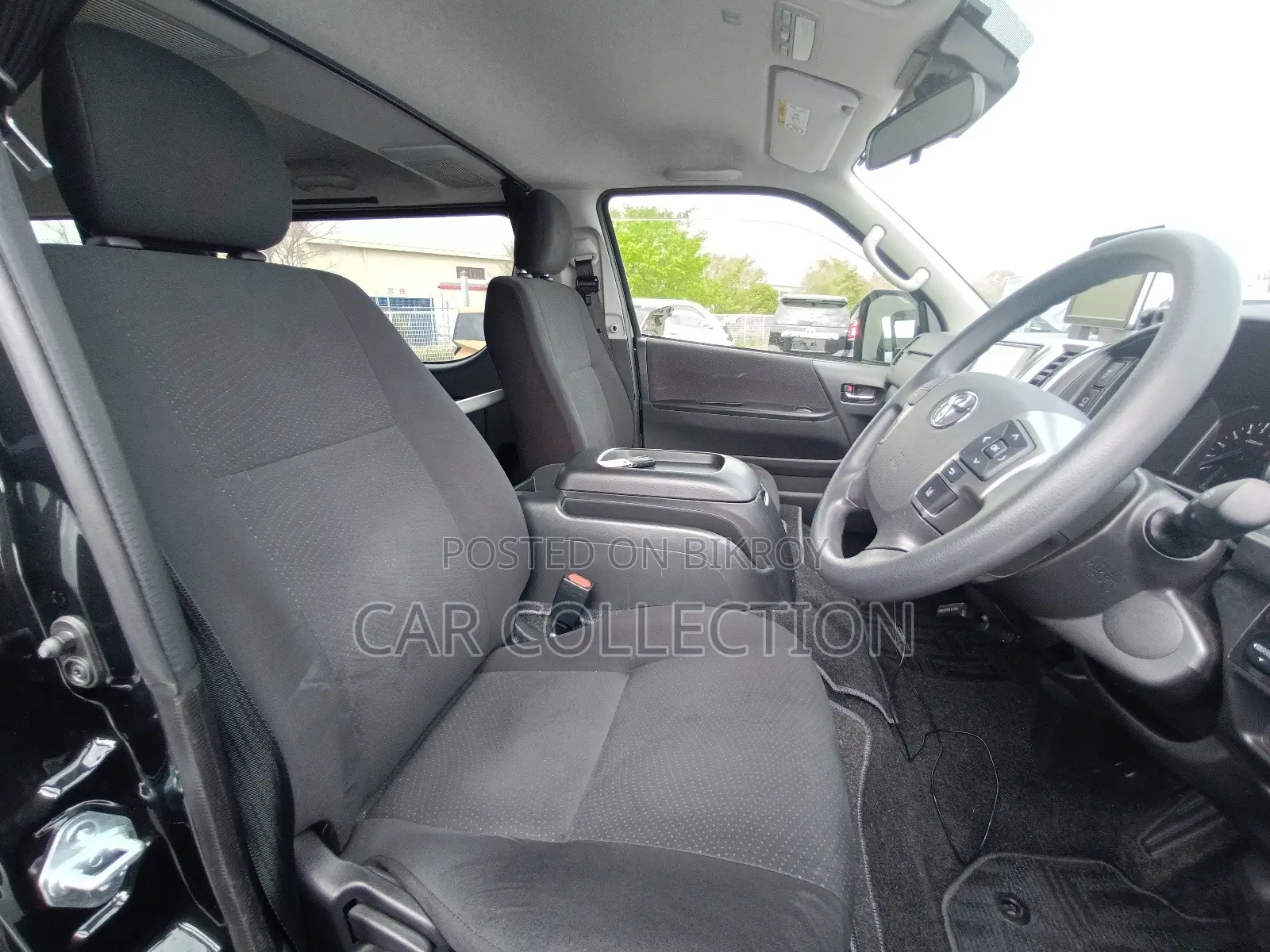 Toyota HiAce 2021 Black