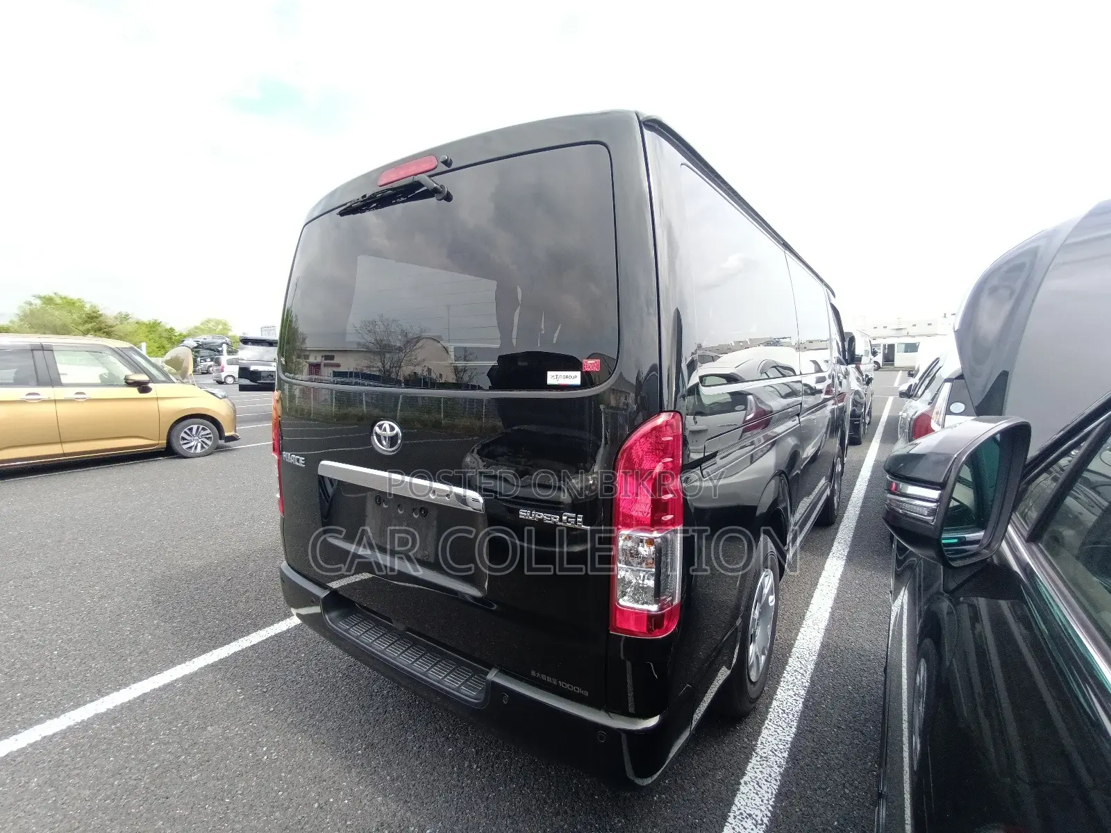 Toyota HiAce 2021 Black