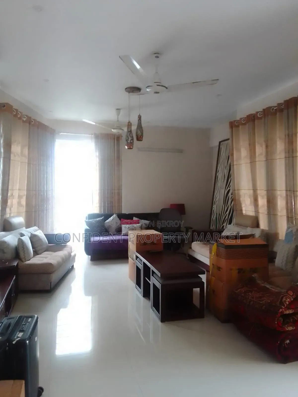 গুলশানে ভাড়ার জন্য আসবাবপত্রসহ ৩ বেডরুমের অ্যাপার্টমেন্ট