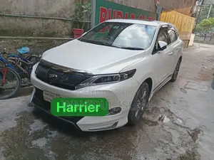 টয়োটা হ্যারিয়ার ২.০ ফোর হুইল ড্রাইভ ২০১৫ সাদা
