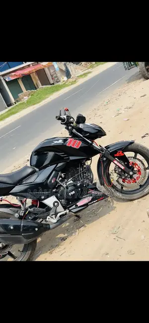 টিভিএস অ্যাপাচি ১৬০ ৪ভি ২০২৩ কালো