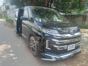 টয়োটা নোয়া ২০২৩ কালো