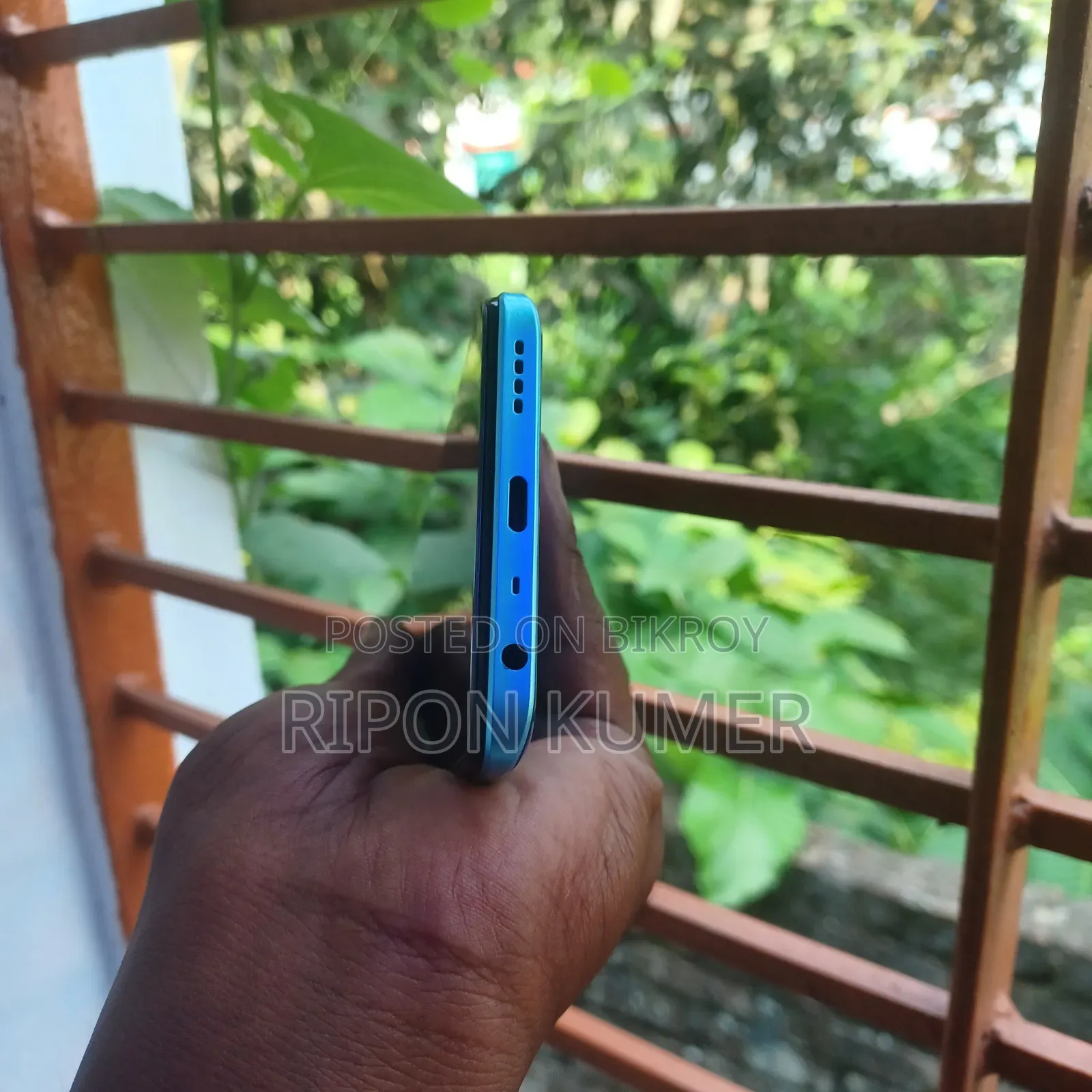 রিয়েলমি ৮ ৫জি ১২৮ জিবি নীল