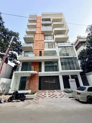 4 Bedroom Apartment in Green Peak Holdings, Mohakhali DOHS for Sale