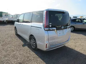 Toyota Esquire 2.0 Front Wheel Drive (8 Seater) 2021 Silver